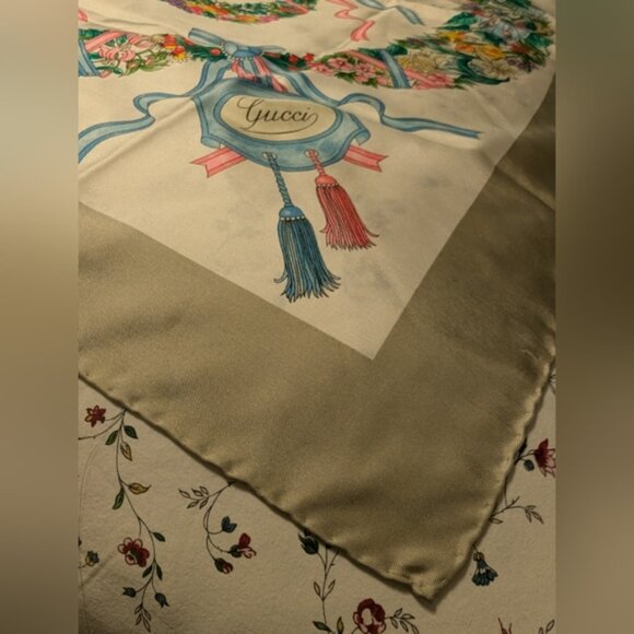 Authentic Gucci Floral V.Accornero Silk Scarf - Picture 3 of 15